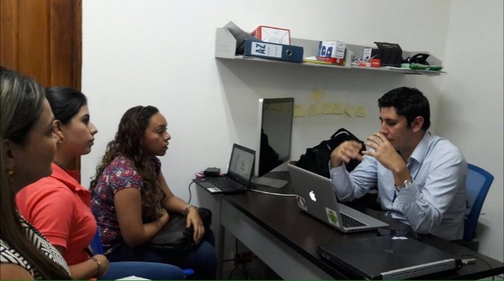 CHICANOTICIAS1's tweet image. Expertos @AppscoMacondo asesoran a Emprendedores de Córdoba en @VivelabMonteria. #HITercionIX @AppsCo @jrodriguezk