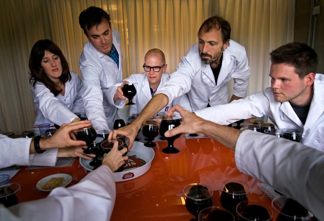 As you gaze into your pint, take a moment to appreciate how humans have tamed beer yeast ow.ly/bOs93043KIF