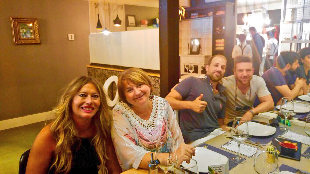 MyriamCarrel's tweet photo. Chin-Chín!🍷🍷Orgullosa de vuestra implicación #NETTeam
La familia crece +30 #SoloConPasión #MasterMPD #ComidaNETT On🔥 https://t.co/qr04IWPVvS