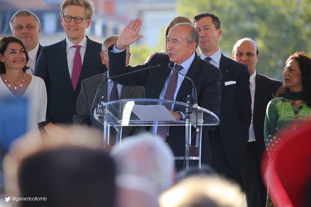gerardcollomb's tweet image. 🌍 Le tour du monde...en 2 jours ! Top départ de l'édition 2016 des Fêtes consulaires de #Lyon, Place Bellecour.