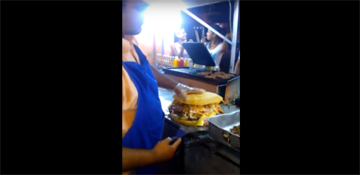 VIDEO | La impresionante “cachapa-burguer” hecha en Maturín. ¿Podrías con ella?   ow.ly/am0130495CY