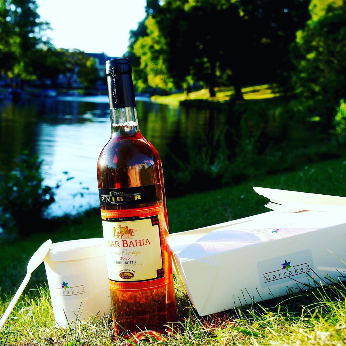 _MarrakeZ's tweet image. Deliveroo brings it to you! ✨ #food #dinner #bezorgen #delivery #park #sun #zomer #arabic #mediterranean #enjoy