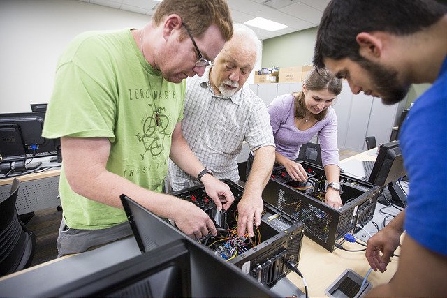 MadisonCollege's tweet image. Software developer, computer systems analyst among growing occupations in US. bit.ly/2ccNOsI
