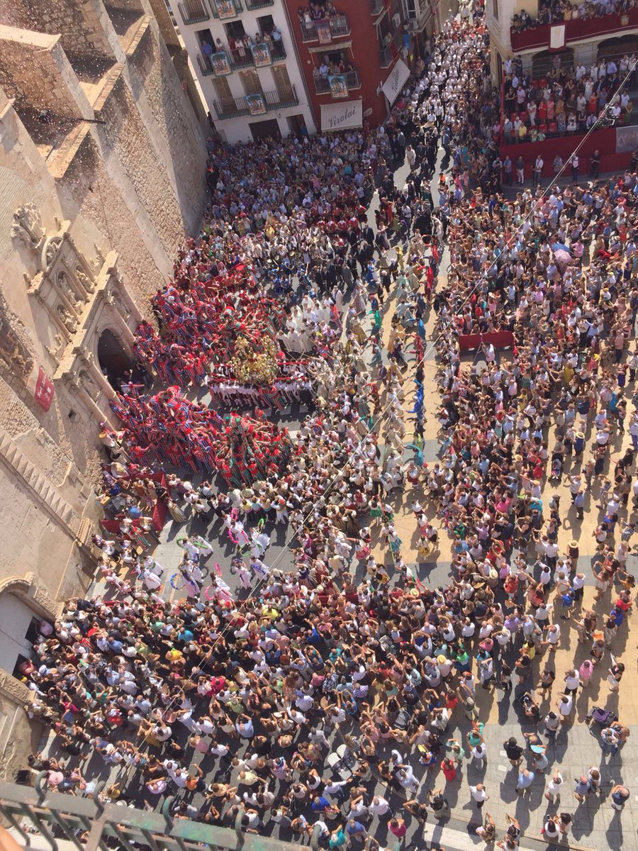 verdeguer's tweet photo. Ahir l'emoció de la Mare de Deu. Hui s'alça la plaça #BousAlgemesi16. Mateix espai, mateix poble, tota la diversitat https://t.co/NsIBPiMoS8