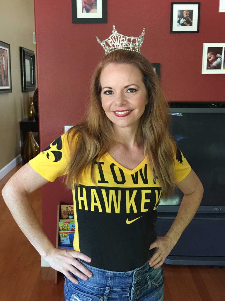 In honor of #BlackAndGoldFriday &amp; #MissAmerica week! <a href="/uIowaAlumni/">U Iowa Alumni Assc.</a> <a href="/LAIowaClub/">LA Iowa Club</a> <a href="/uiowa/">University of Iowa</a> <a href="/MissIowaOrg/">Miss Iowa</a> @MissAmericaOrg