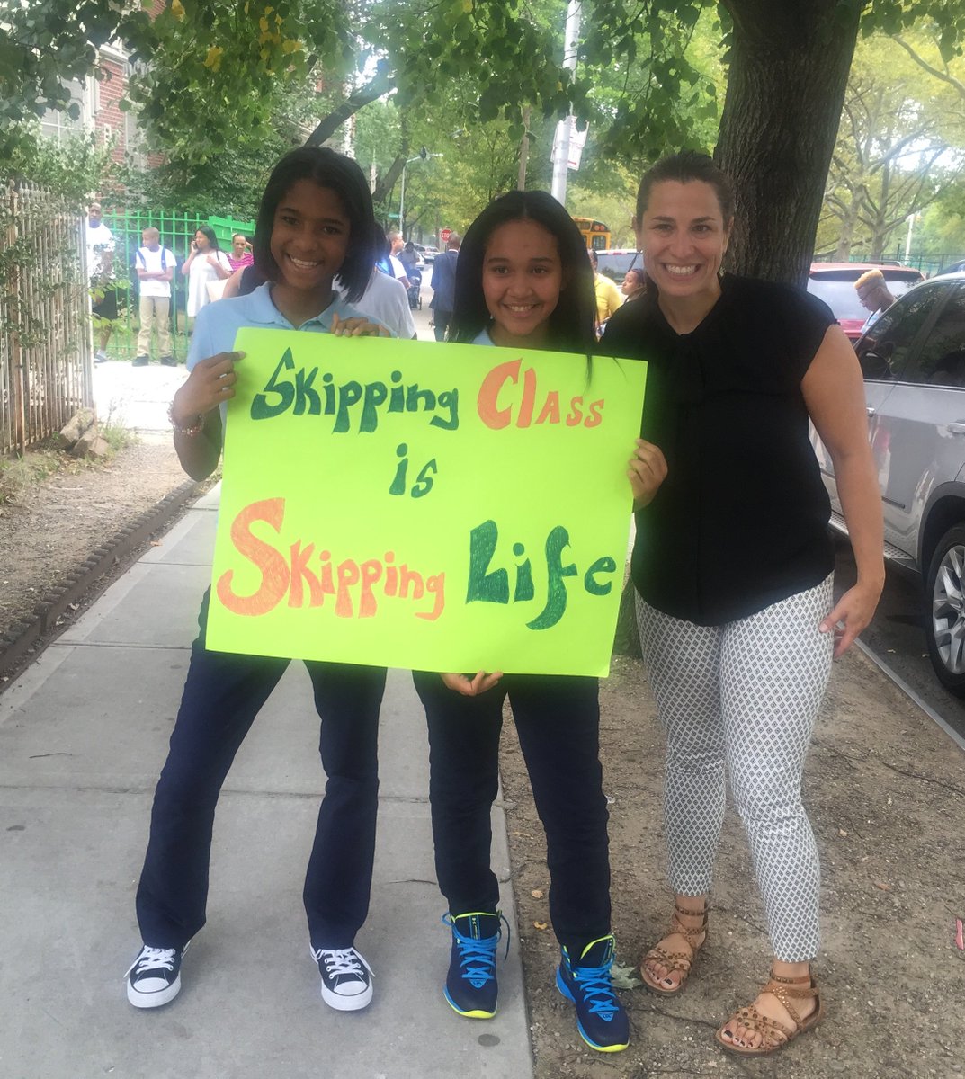 SouthBronxRT's tweet photo. CS 61 promotes strong attendance @ChildrensAidNYC #attendanceawarenessmonth #SBxrePresent #schooleveryday https://t.co/apGeWcrSVV