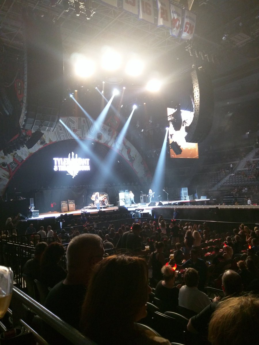 Watching <a href="/TBSHAKEDOWN/">TBSD</a> do a great job warming up the crowd here in Auburn Hills MI. <a href="/acdc/">AC/DC</a> comes on in 30 mins! ~CR~