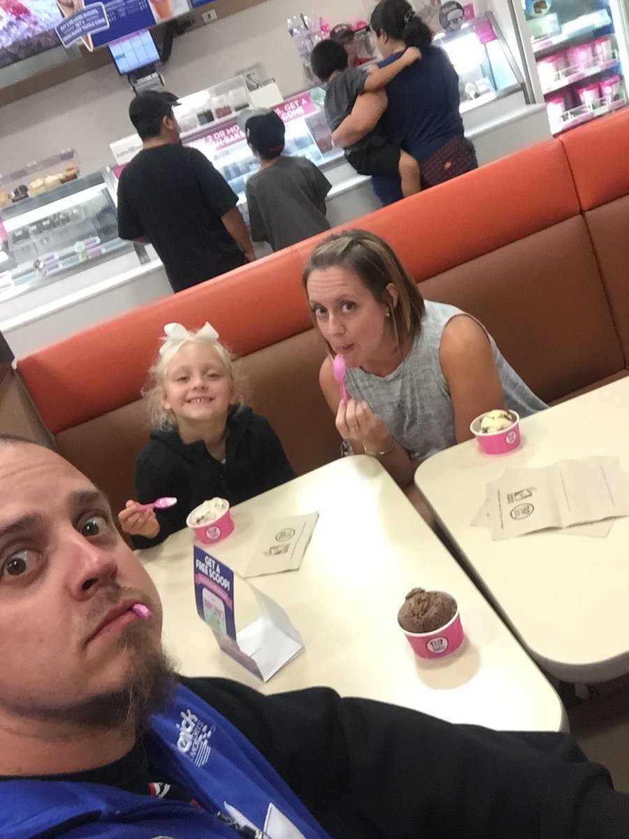 MurphATC's tweet photo. Can't forget @BaskinRobbins on date nite. #nofridaynightlights https://t.co/sWlwhfU68D