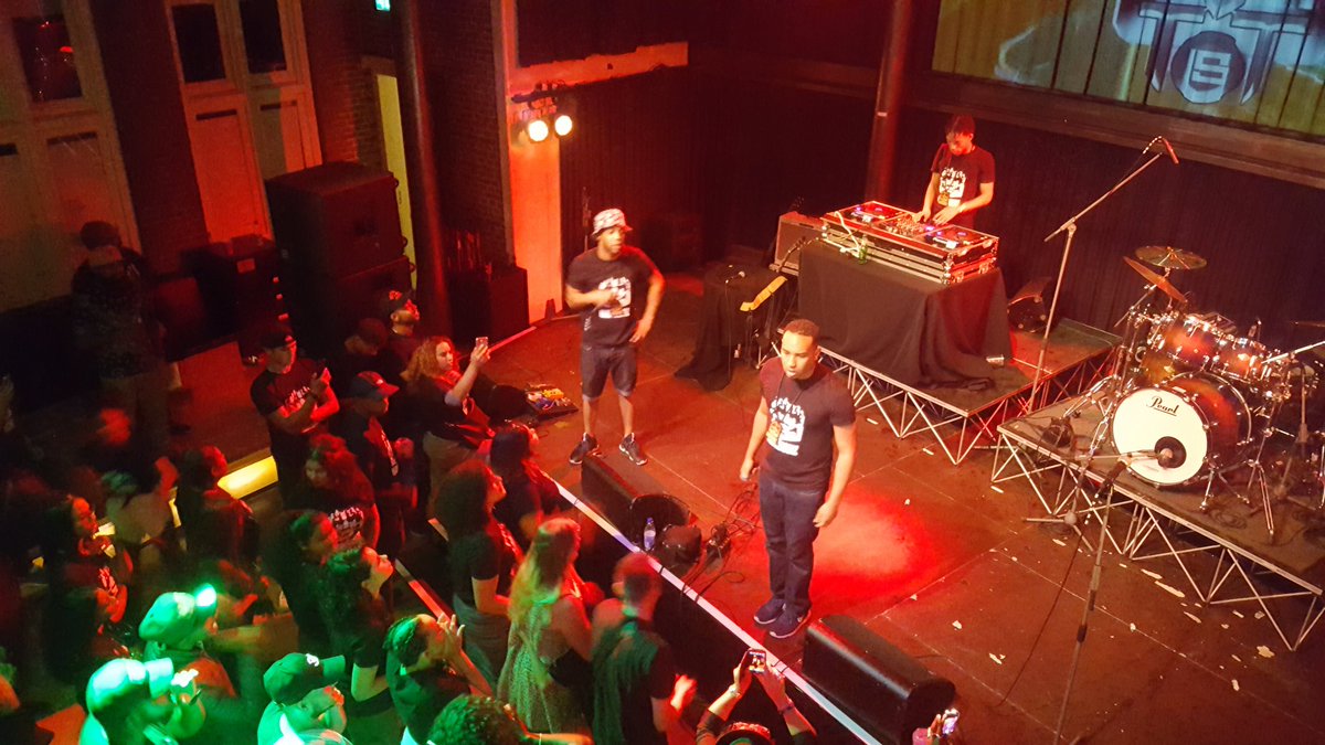 Popunie's tweet photo. Meedogenloze set van #WatWatIs tijdens de @HardHeaderz Labelnight in @podiumgrounds #010isTof #popuniewashere https://t.co/qHT5jQbFUr