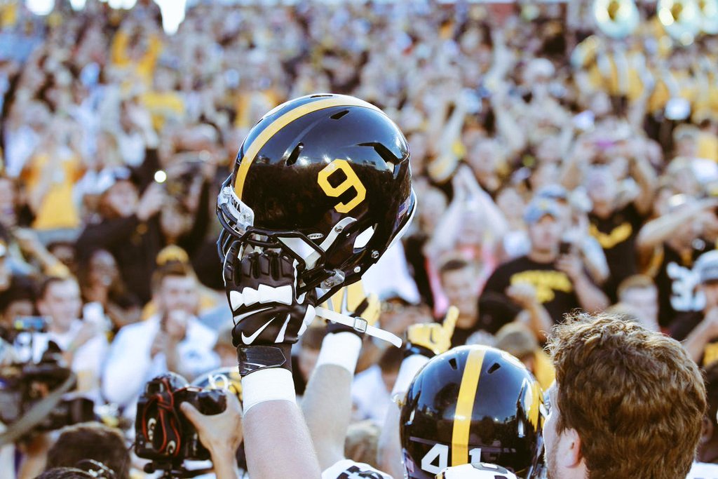 CjLup3's tweet image. 9-9 #CyHawkWeek #SashStrong #GoHawks