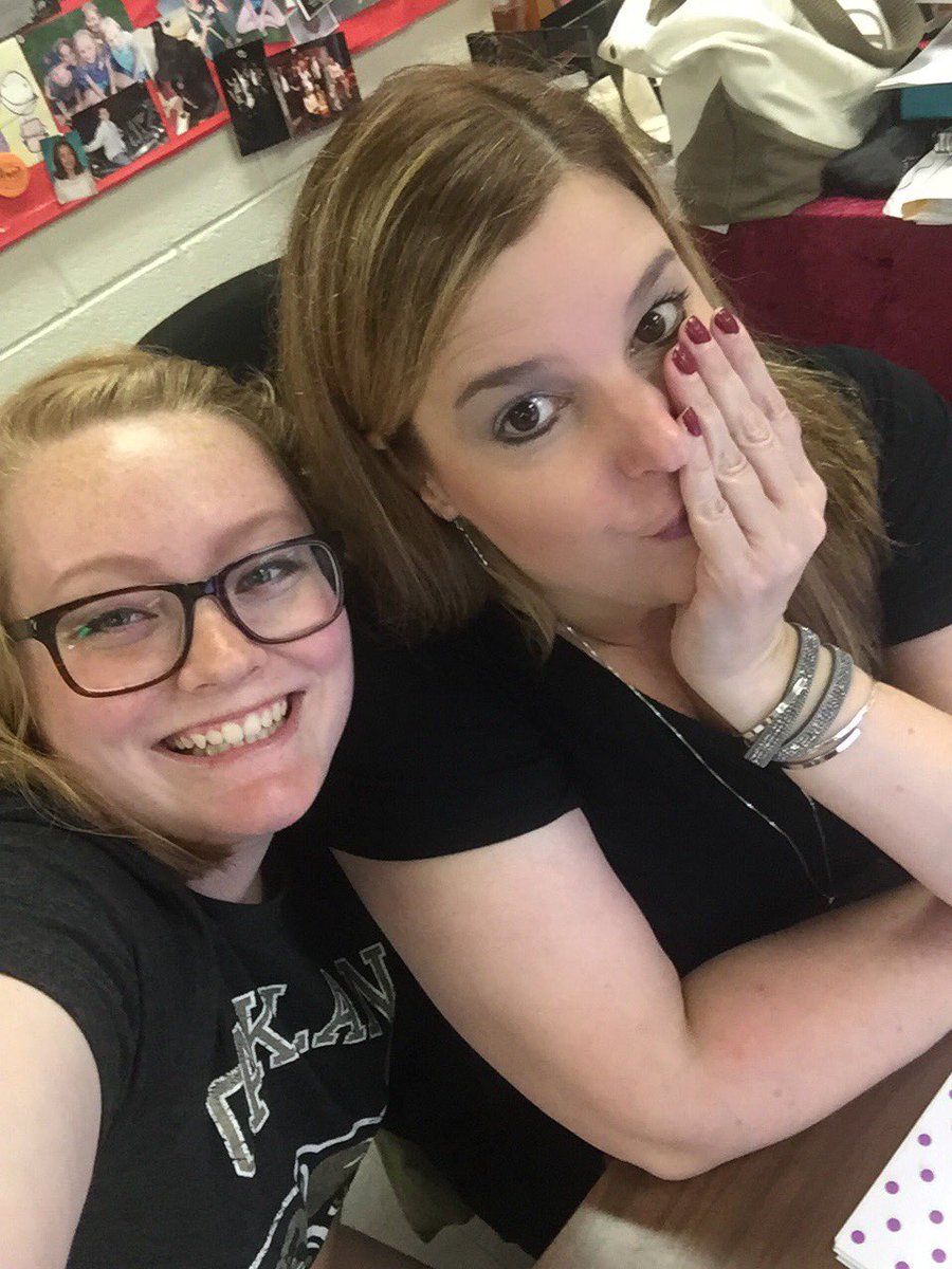 lovebeadcentral's tweet image. #backontheshoulder #fridayvisit #freescripts
#schooldaughter ❤️