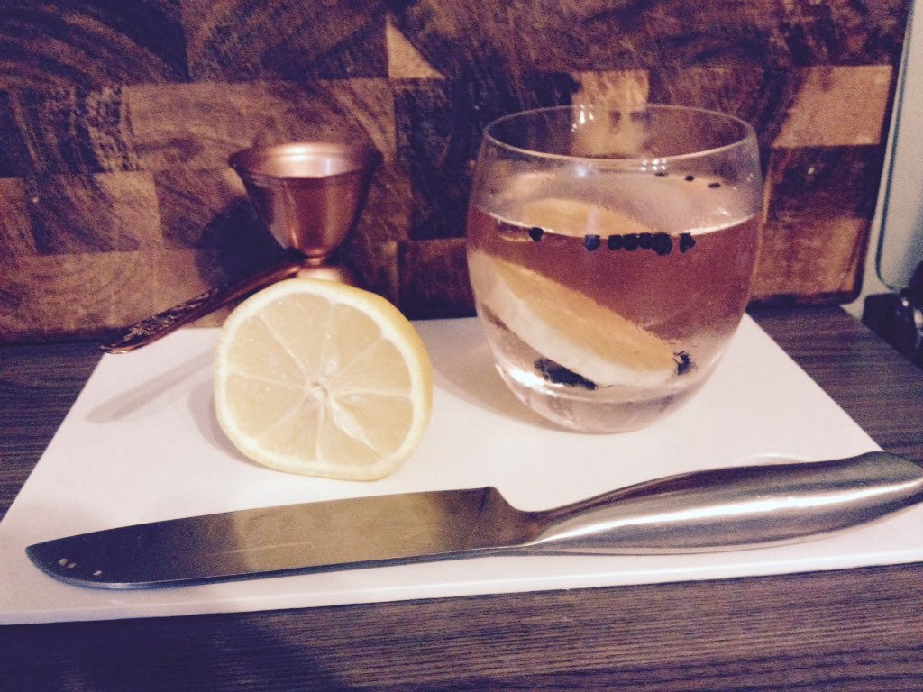 gin_viking's tweet photo. My fresh tasting drink @ConkerSpirit, pepper corns lemon & pink grapefruit juice #pinkviking #gin #dorset #gingrr https://t.co/AmtLSkA7Km