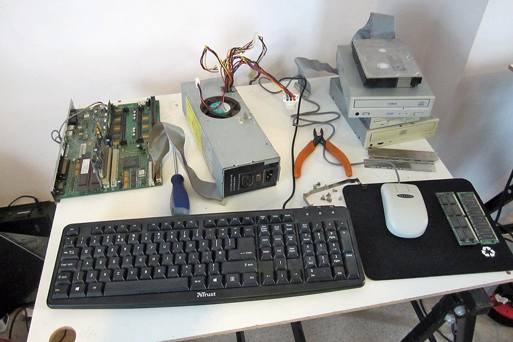 Tom_WFS's tweet image. My #Acorn #RISCPC might be ready for #RaspberryPi #Rjam's it started today in bits but was working by the evening!