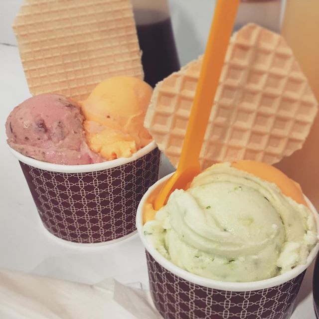 saffronroseic's tweet photo. Waffle ice cream date, party of two! https://t.co/rlDLHtNgn6