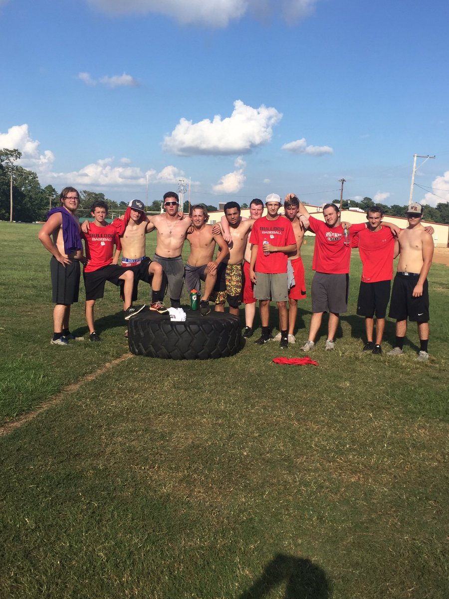 Harp_Ar_ChrBzBl's tweet photo. Getting ready for 2017!! Another hard day at it! #WHBAseball https://t.co/6wIXF7u1ox