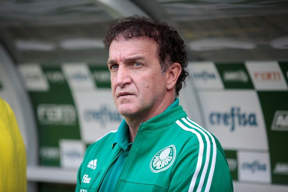 Cuca manda lista de reforços para a diretoria