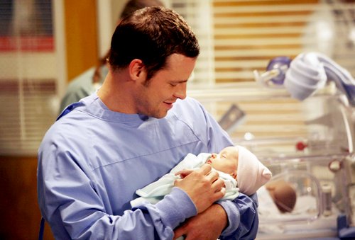 BuzzFeed's tweet photo. We need to talk about poor Alex Karev on “Grey’s Anatomy” https://t.co/ou02kFvdH4 https://t.co/tqGwPFHZ5A