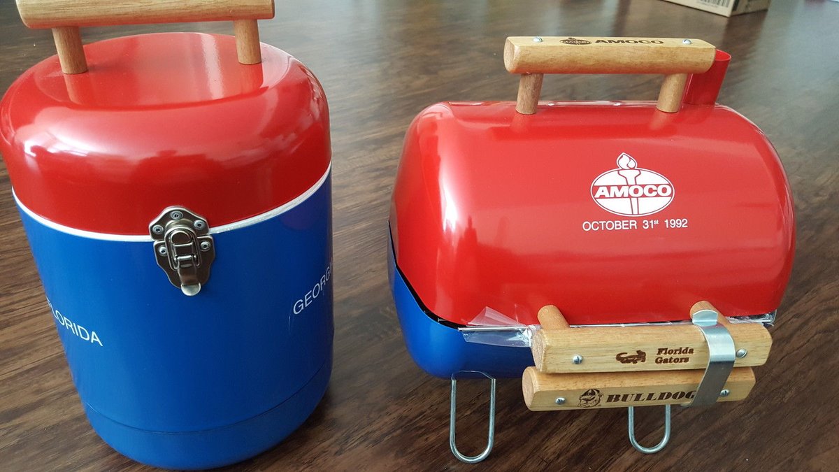 CheeRae's tweet photo. My Florida BFF is clearing out wedding gifts... go figure :)
Take a look...
https://t.co/sta29opKgE https://t.co/wvFBIrtJeh