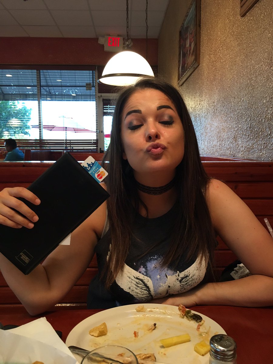 rdmp0629's tweet photo. Just had the best dinner thanks to my best friends cheating ex husband! #youthebesttyler #ioweyaone https://t.co/YgA9366pLF
