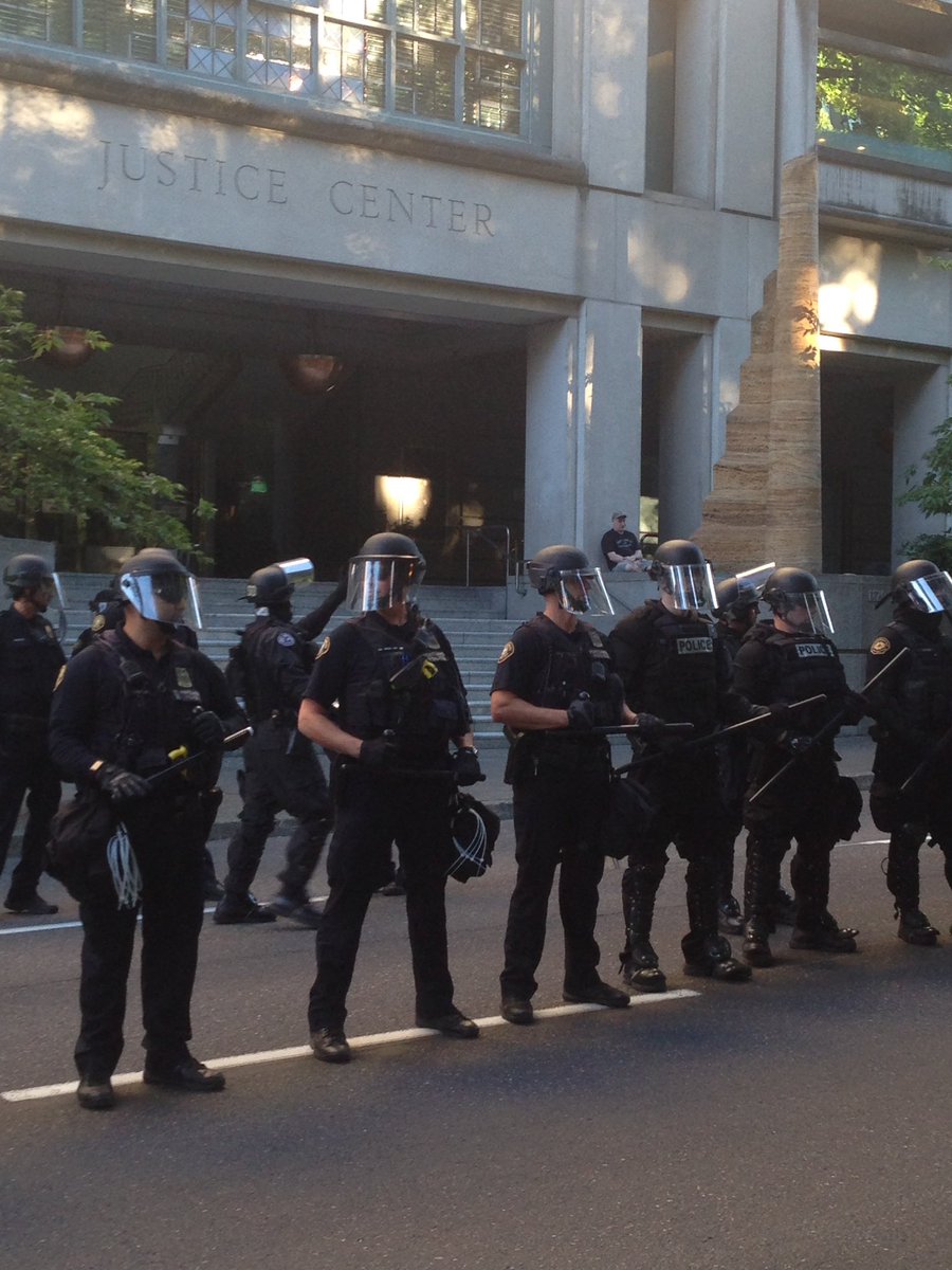 pdxlawgrrrl's tweet photo. The "Justice Center" in Portland. #warriorcops #pdx https://t.co/NU8xRWvbtM