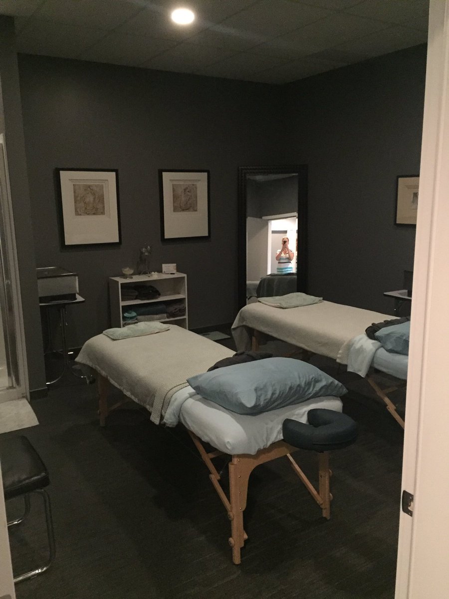 drift_float's tweet image. I have 2 rooms for rent starting November 1. 12x12. Email me at info@driftfloatstudio.ca.