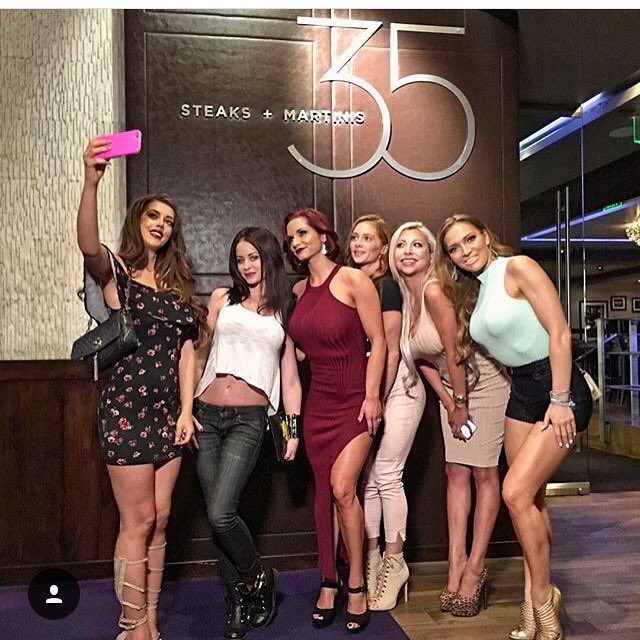 Emi Addison’s pics and videos