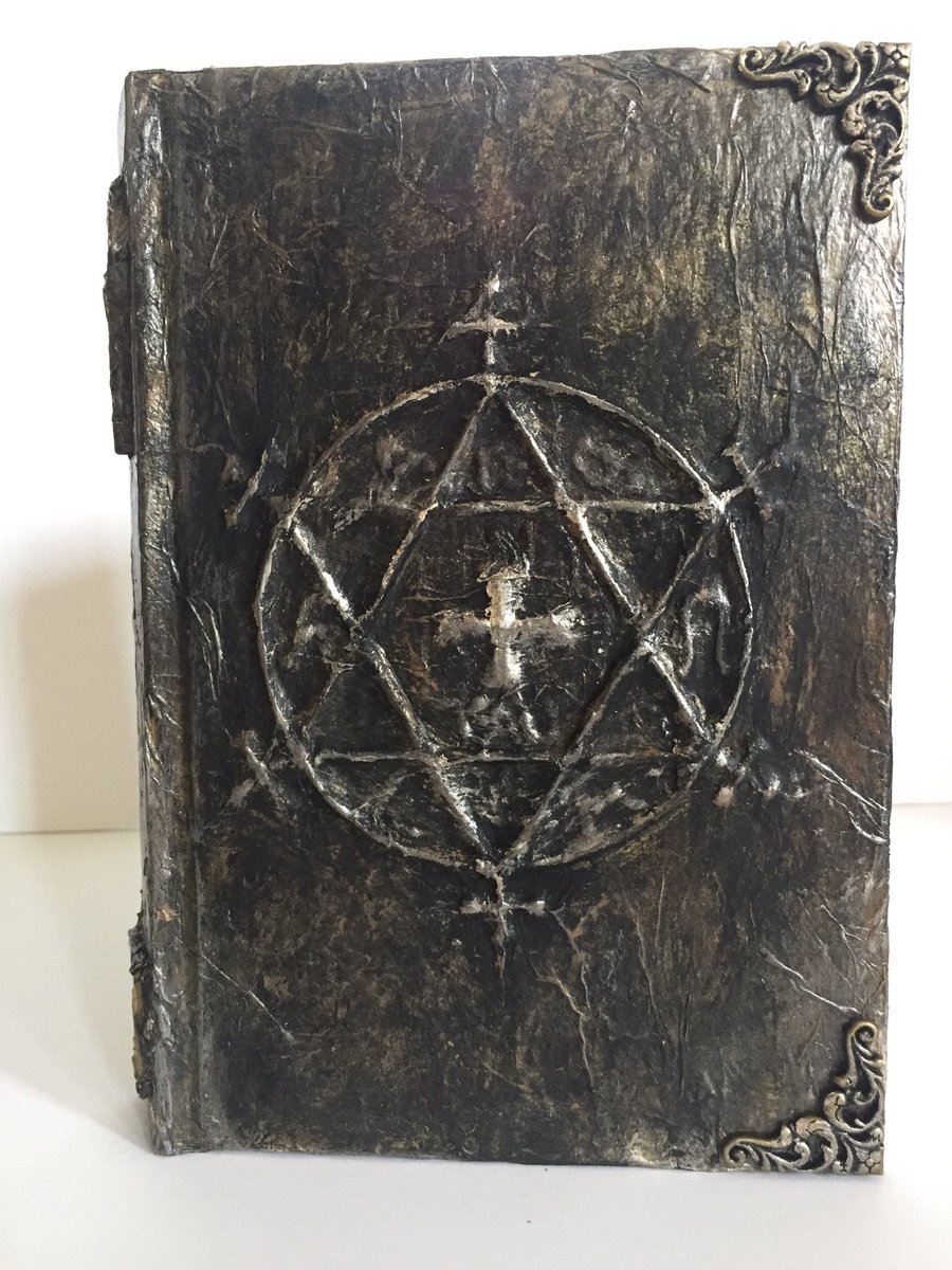 jujumagick's tweet photo. Seal of Solomon journal - available to own tomorrow at #VanPPD MORE INFO: https://t.co/FDcM5v4Vmr #grimoire #witchy https://t.co/dwRpwAXE6v