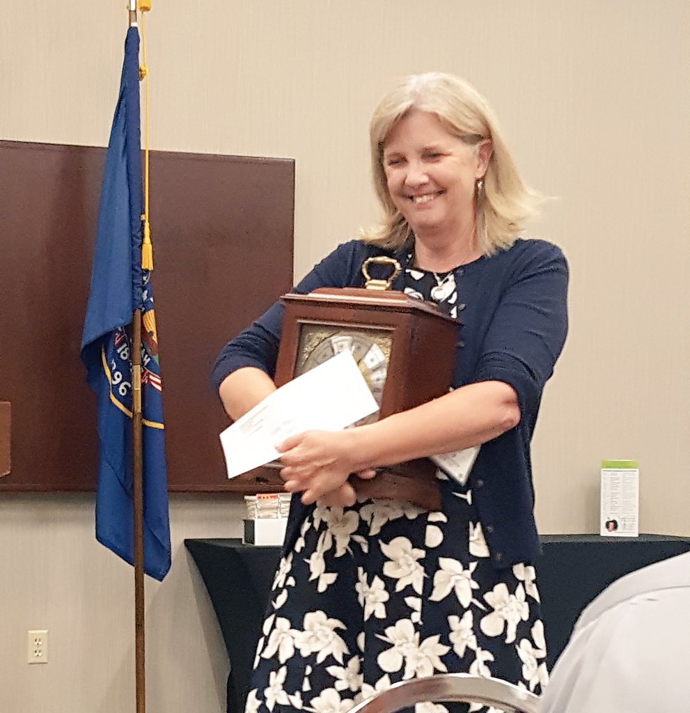 UTPublicEd's tweet photo. Congratulations to Valerie Gates. She is the 2017 Utah Teacher of the Year. #uted #UTOY17 #SLCSD https://t.co/ohyNbgUzsh
