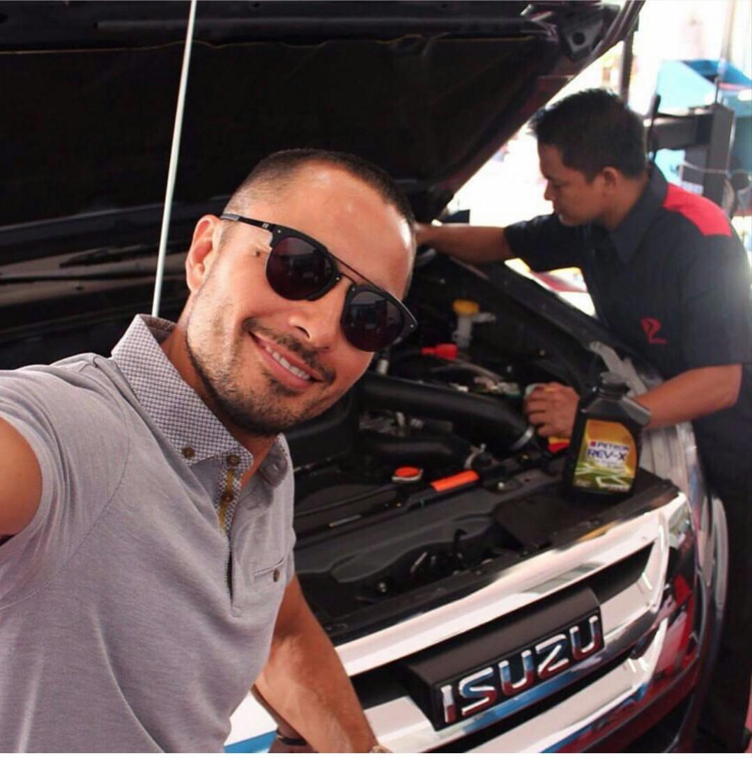 Having my car serviced at PETRON sucat. The best talaga mag alaga ng sasakyan dito! #petronbestday #petronbestday