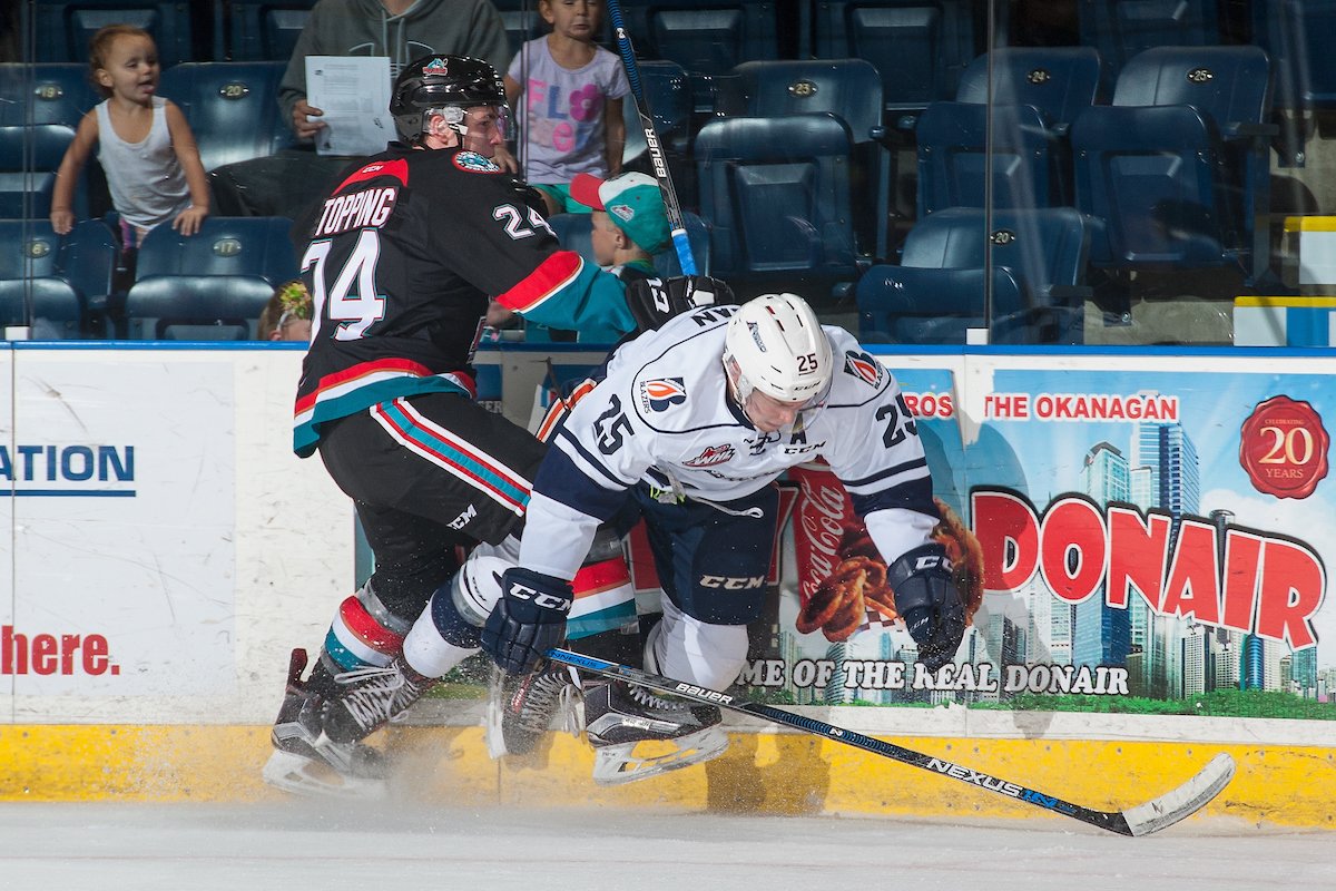 Kelowna_Rockets's tweet image. We're back! Another hard hitting period is on the way. 3rd period starts now #WHLpreseason #KELvsKAM #CityofRockets