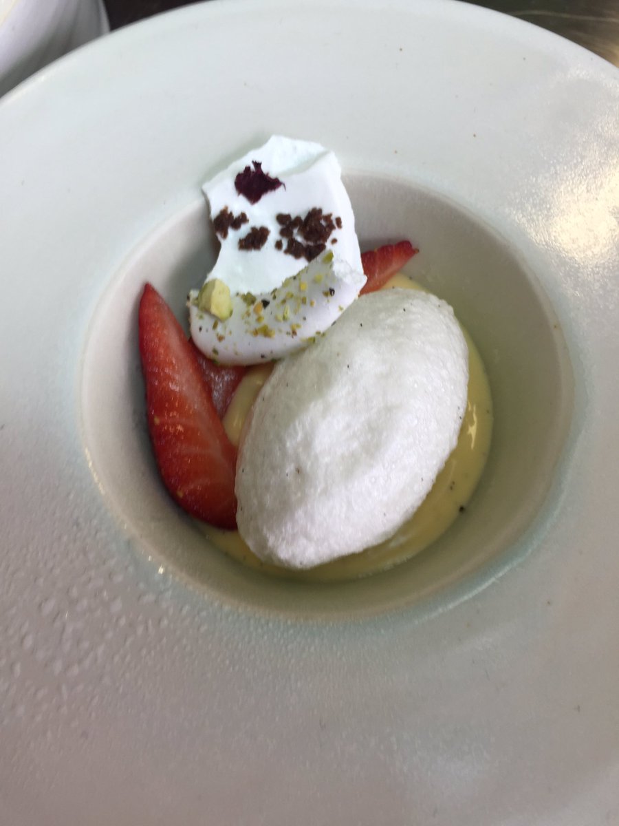 DaniellePoulos's tweet image. Egg masterclass @PressProjects &amp;amp; I'm taking 2x as many photos of desserts than other courses!! #lovedessert