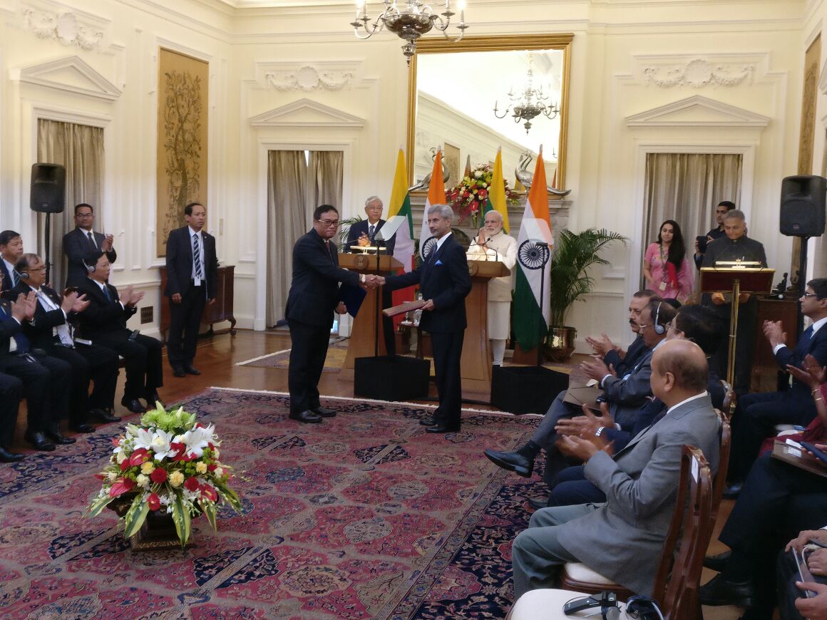 MEAIndia's tweet image. Moving Forward with Myanmar! PM and President witness the exchange of 4 agreements  between the two sides