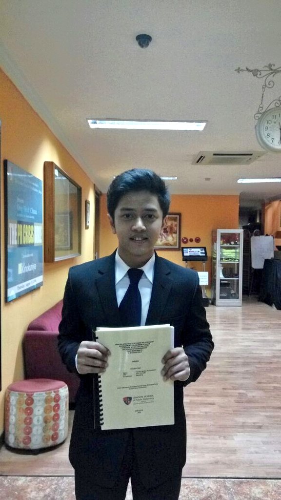 Alhamdulillah @FebrianNindyo sudah sarjana 😎📚🎓 Febrian Nindyo Purbowiseso, S.Ikom