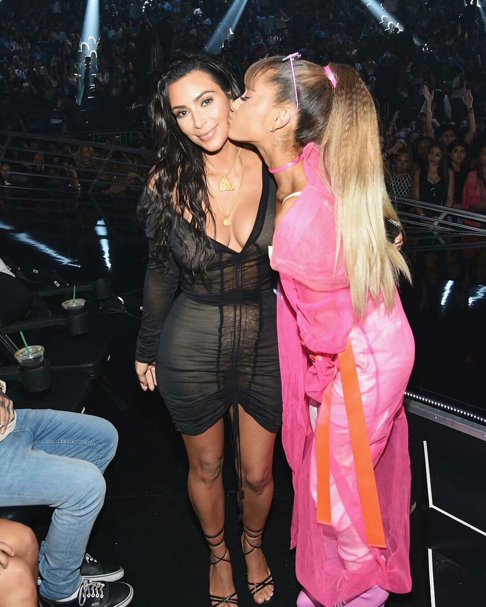 ArianaDWUpdates's tweet photo. @ArianaGrande and @KimKardashian at the @vmas yesterday #vmas @FrankieJGrande @joangrande https://t.co/u9ZqwG8LZF