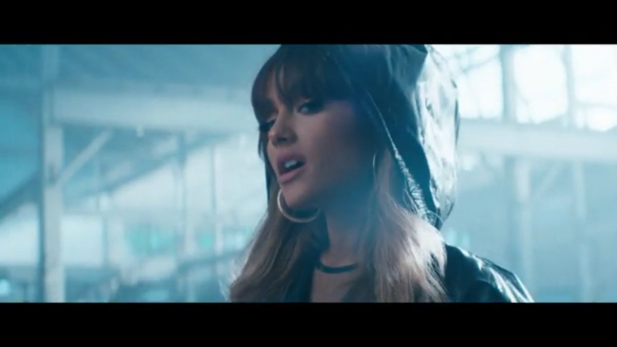 juri_dir1226's tweet photo. Ariがどんどん大人に😝💗
#SideToSideMusicVideo
#SideToSideToday https://t.co/Bg2mV5dhYq