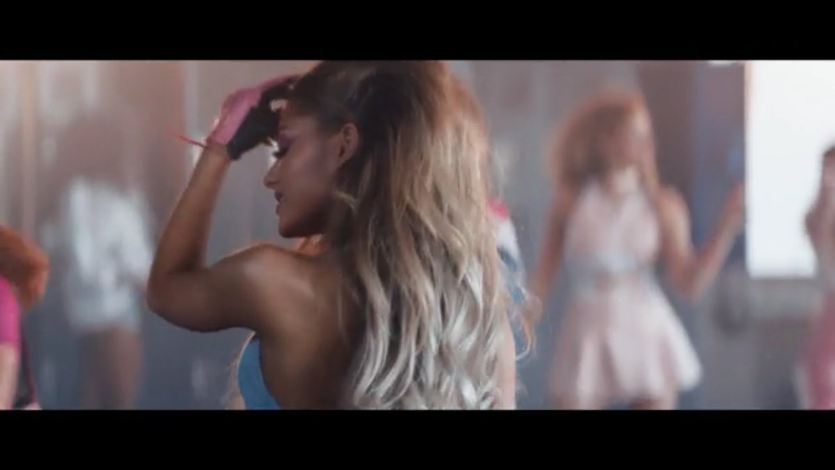 juri_dir1226's tweet photo. Ariがどんどん大人に😝💗
#SideToSideMusicVideo
#SideToSideToday https://t.co/Bg2mV5dhYq