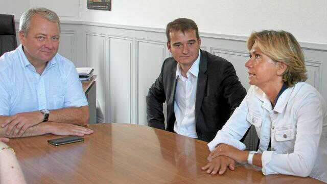 #Pécresse était à Luc-sur-Mer #LucsurMer | via <a href="/ouestfrance/">Ouest-France</a> ouest-france.fr/normandie/luc-…