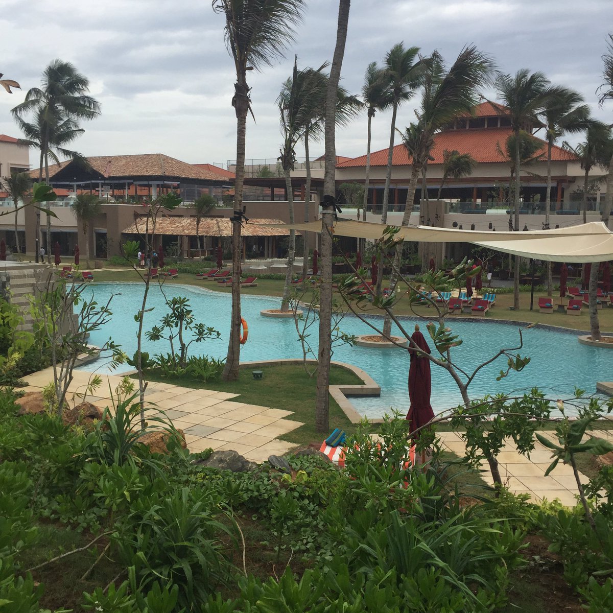 KawdaBoy's tweet photo. Yet my favorite was the 3 awesome pools
#SunsetPool - salt pool
#LagoonPool - water massage
#FunPool - water rides https://t.co/x0QEhIhcm4