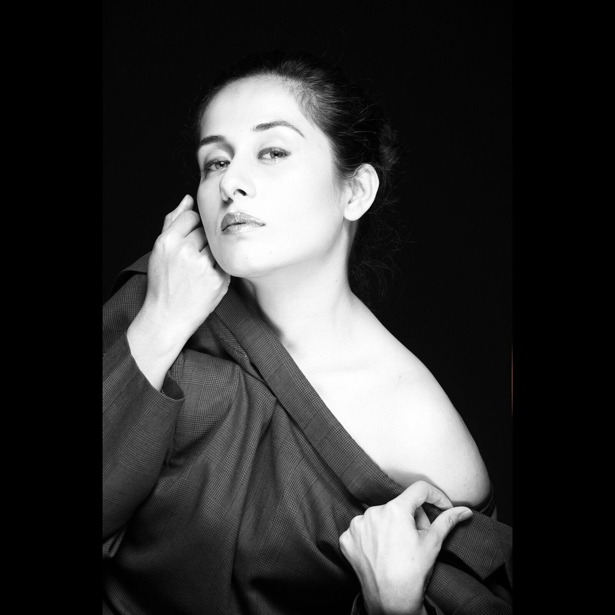 tejaswinilonari's tweet photo. Hold ur head high and look at the world straight in the eye 
#mondaymotivation #attitudeofgratitude #photoshoot https://t.co/WOt44Onmjw