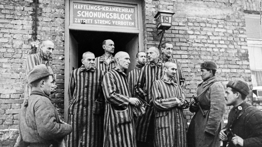 DavidWDoughty's tweet image. #Auschwitz - #SovietSoldiers are seen with #liberatedprisoners - ddoughty.com