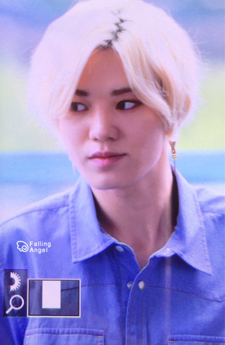 falling9393's tweet photo. 160829 김포공항 출국 #성종 💕 https://t.co/YRBuB3GqKB