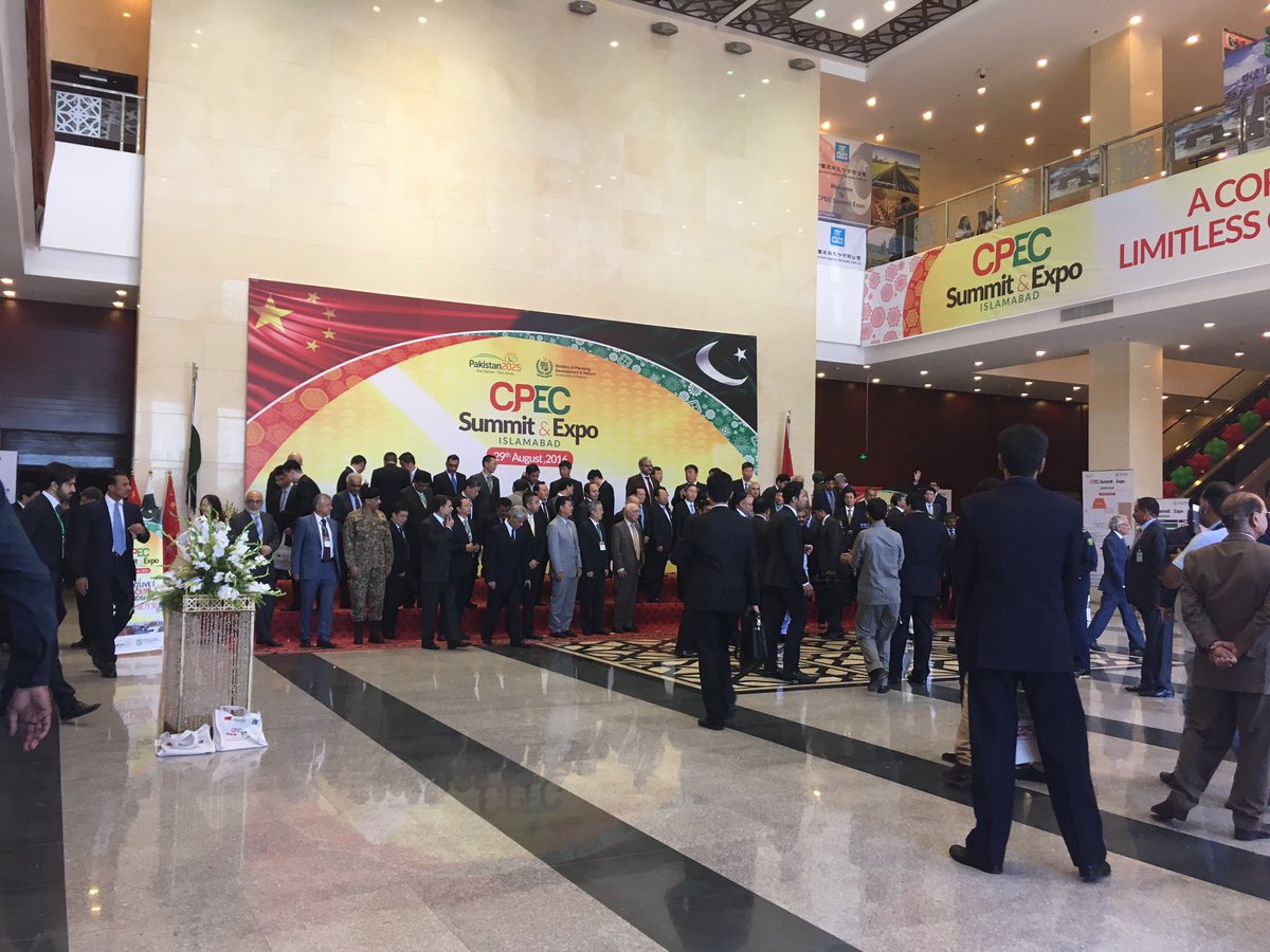 iAmRisingPak's tweet photo. Group photo of guests during the #CPECSummit https://t.co/wADscMbS1h