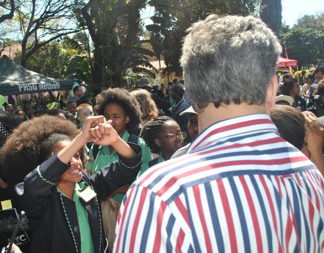 UlrichJvV's tweet image. Absurd! African girl, never allow anyone to tell you how you must look or be.

#StopRacismAtPretoriaGirlsHigh