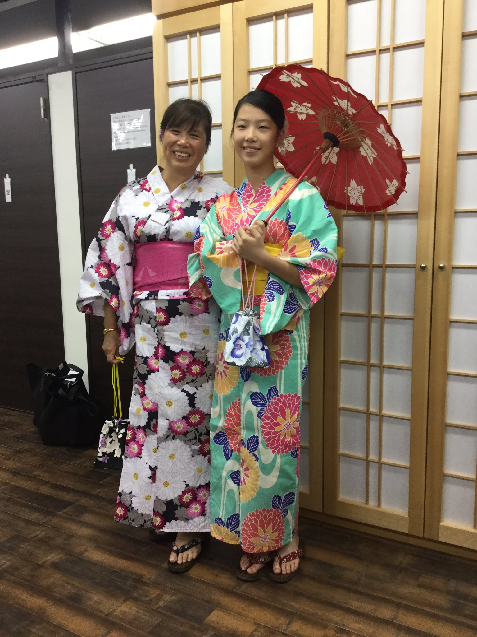 京都着物レンタル花かんざし 京都も午後から雨脚が強くなってきましたね 今後の台風の進路には皆さまご注意してください お足元の悪い中ご来店いただきました O 京都 花かんざし 浴衣 台風 ご来店 着物レンタル 和服租賃 出租