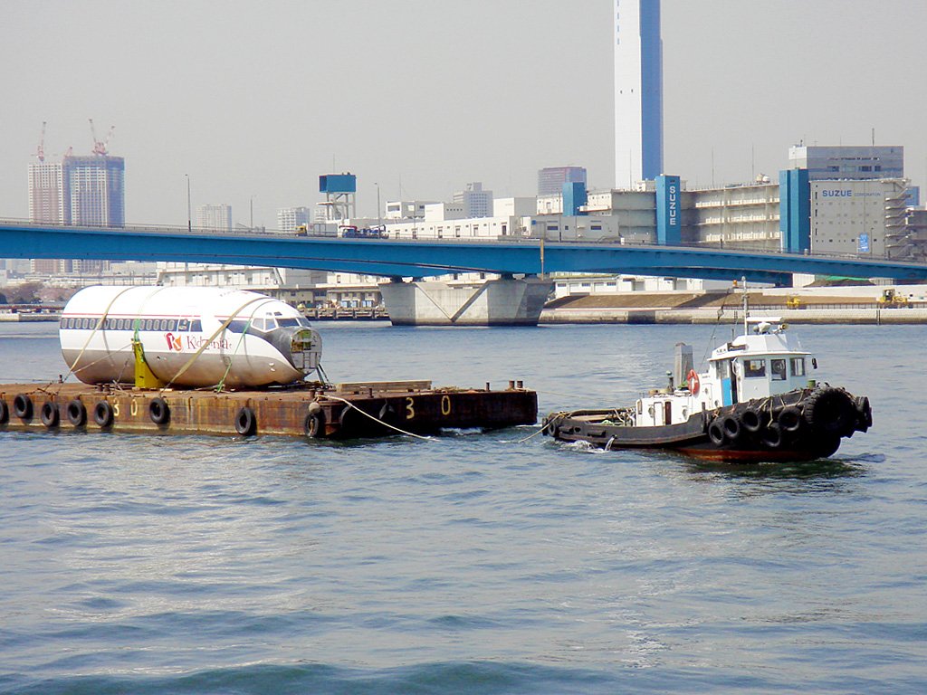 KidZania_T's tweet photo. (ﾟｰﾟ?)キッザニアクイズ(｡_｡?)
キッザニア東京の入り口を飾る飛行機ですが、（翼がないので時々「新幹線！！」と間違われることもありますが・・）型番は次のうちどれ？
【A340 / B727 / B767】
#キッザニア https://t.co/nuZpCszBhb