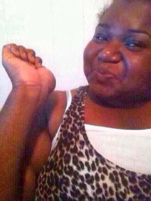 Sharpkatsudon's tweet photo. People : 'Beyonce's new album is so bad she's so old fashioned.' 
Me :  
#VMAs #vmasbeyonce https://t.co/EMDp8tY0qK