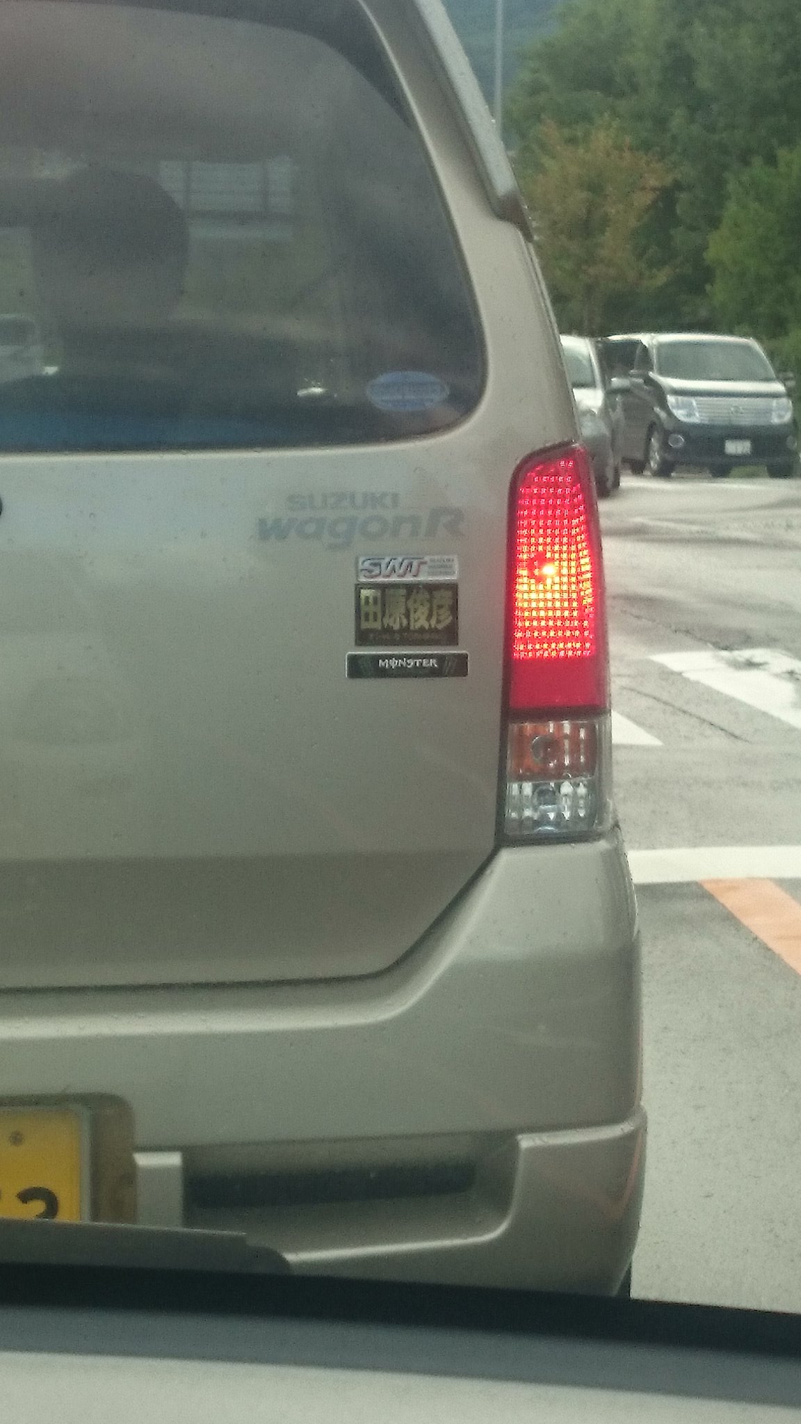 嶋田 貴光 いいかい センスがあるってのは こういう事 車にステッカー貼るっつって 田原俊彦選ぶセンス おしゃれ 見えづらいけど 田原俊彦の下に おしゃれなtoshihiko って書いてあるし T Co N3vbrfahfo Twitter