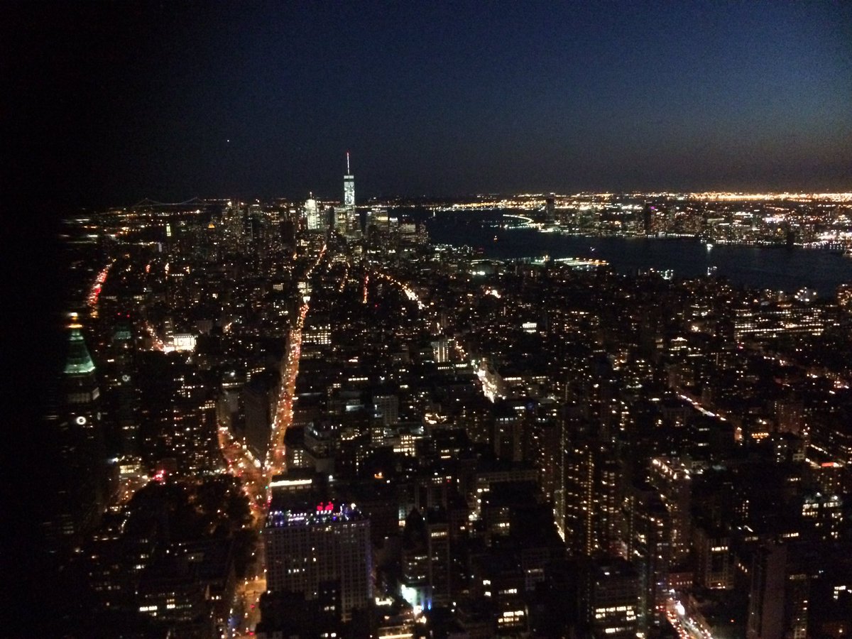 Lee_712's tweet photo. View from top of Empire State Building last night #102Floor https://t.co/eWR8pjdZim
