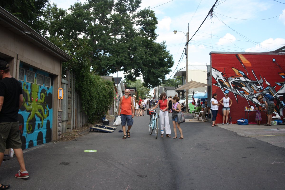 lanewayproject's tweet image. Press Play to walk through the #DanforthEast #LanewayCrawl with us bit.ly/2c3fmiQ #Toronto #lovethelaneways
