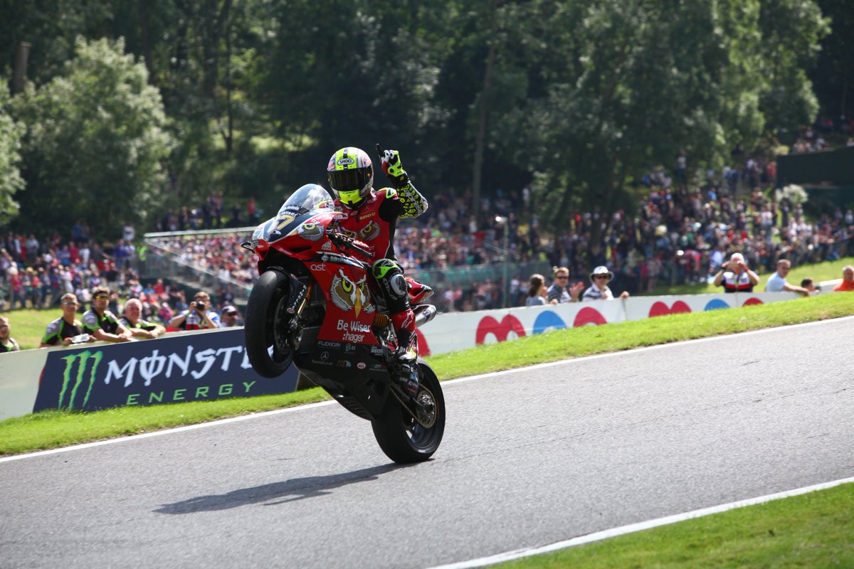 OfficialBSB's tweet photo. REPORT: @67Shakey seals @CadwellPark win from @realleonhaslam with last lap move https://t.co/34vWFFtKRX #CadwellBSB https://t.co/s6fX4Vv83s